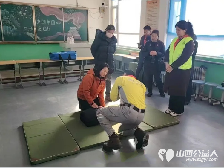 急救培训倾大爱护航特校显担当 太原市绿舟应急救援促进中心参加太原市黎城商会对黎城县特殊学校捐赠暨绿舟应急救援队对黎城县特殊学校安全培训活动 - 第6张 - 山西公益人 急救培训倾大爱护航特校显担当 太原市绿舟应急救援促进中心参加太原市黎城商会对黎城县特殊学校捐赠暨绿舟应急救援队对黎城县特殊学校安全培训活动 - 第6张
