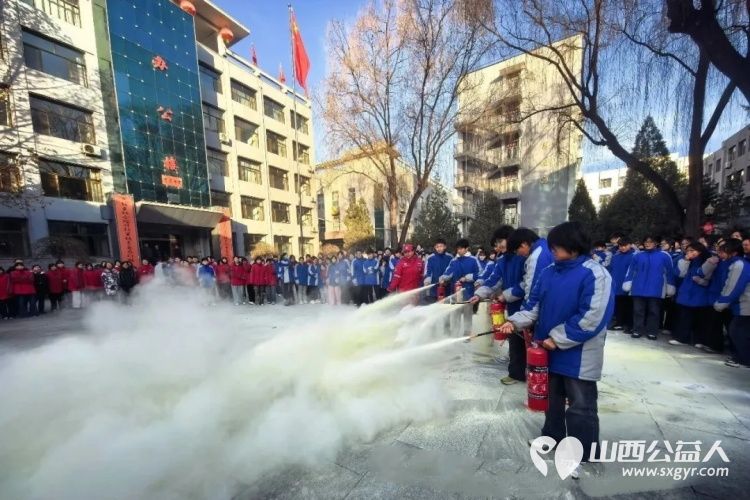 冬季安全必修课 吕梁中志协救援队走进吕梁市卫生学校、吕梁市会计学校开展消防与应急救护宣讲演练 - 第7张