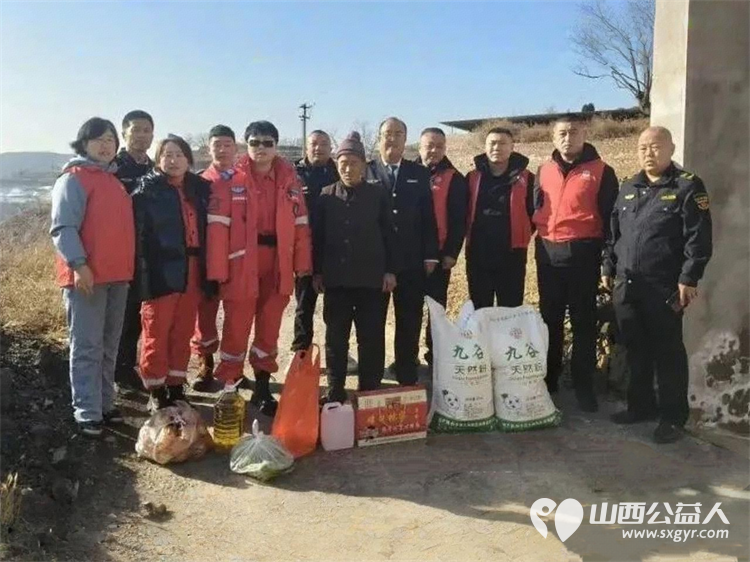 寒冬送暖践初爱心帮扶显真情----吕梁市中志协救援队联合山西省道路交通安全协会吕梁工作部深入柳林县临县的乡村走访慰问困难群众 - 第3张