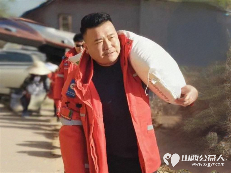 寒冬送暖践初爱心帮扶显真情----吕梁市中志协救援队联合山西省道路交通安全协会吕梁工作部深入柳林县临县的乡村走访慰问困难群众 - 第13张