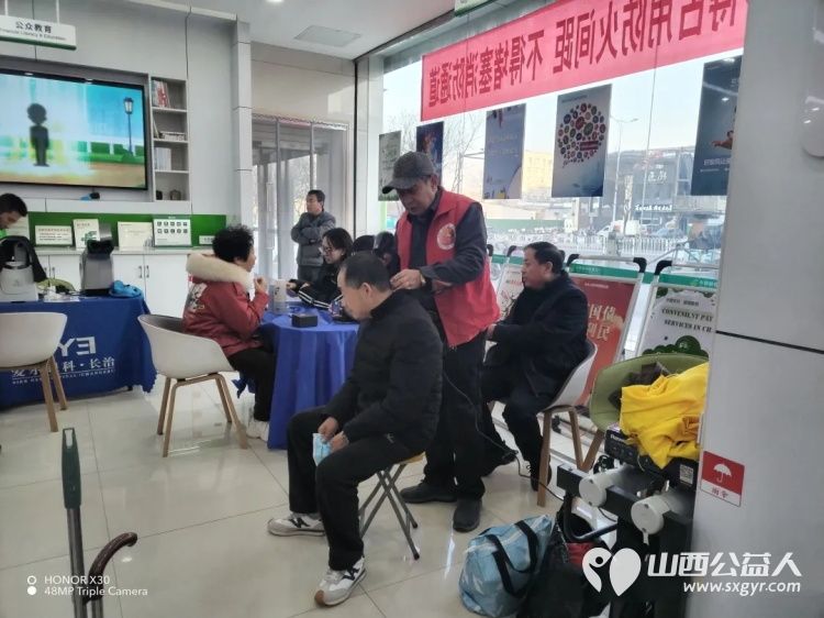 长治市义工协会联合多个公益爱心单位进社区公益理发义诊得到了参与居民的一致好评 - 第6张 - 山西公益人 长治市义工协会联合多个公益爱心单位进社区公益理发义诊得到了参与居民的一致好评 - 第6张