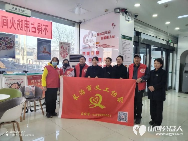 长治市义工协会联合多个公益爱心单位进社区公益理发义诊得到了参与居民的一致好评 - 第2张 - 山西公益人 长治市义工协会联合多个公益爱心单位进社区公益理发义诊得到了参与居民的一致好评 - 第2张