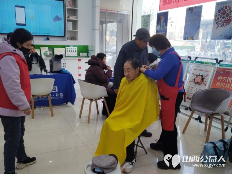 长治市义工协会联合多个公益爱心单位进社区公益理发义诊得到了参与居民的一致好评 - 第3张 - 山西公益人 长治市义工协会联合多个公益爱心单位进社区公益理发义诊得到了参与居民的一致好评 - 第3张