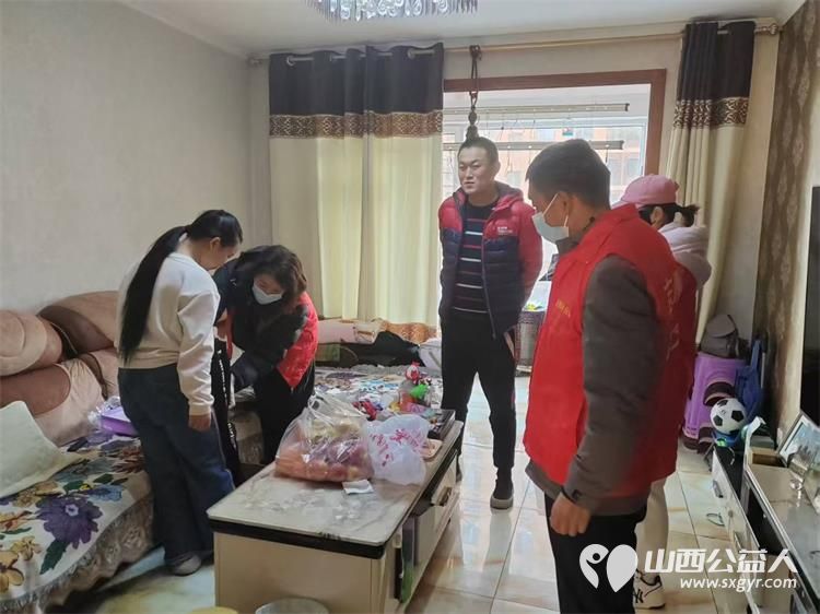 太原市志愿者小分队组织志愿者开展给事实孤儿送温暖活动给孩子们送去漂亮的运动衣 - 第2张