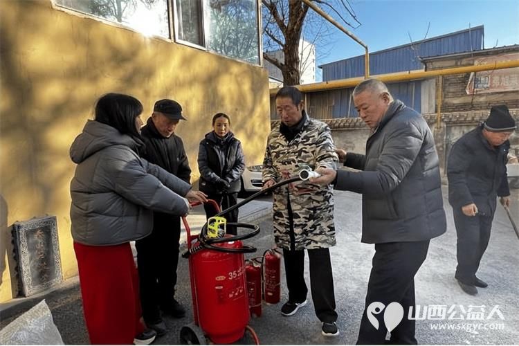 太原市小店区平阳路街道滨东社区网格员联动物业开展消防演练共筑社区安全防线全力守护居民生命财产安全 - 第1张