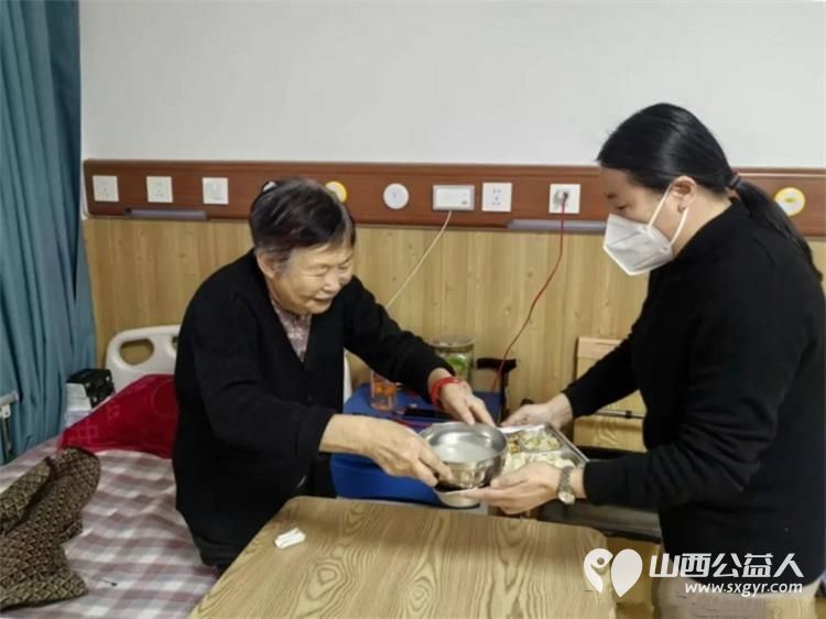 情暖桑榆巾帼送暖----文水县妇联走进文水县中医院医养中心开展关爱慰问活动为老人们送上了热气腾腾的饺子和满满的新年祝福 - 第18张