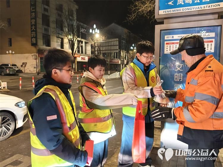 九年温情暖文水一杯姜茶敬晨光----文水县爱心帮扶志愿者协会元旦开展慰问环卫工人志愿活动 - 第8张