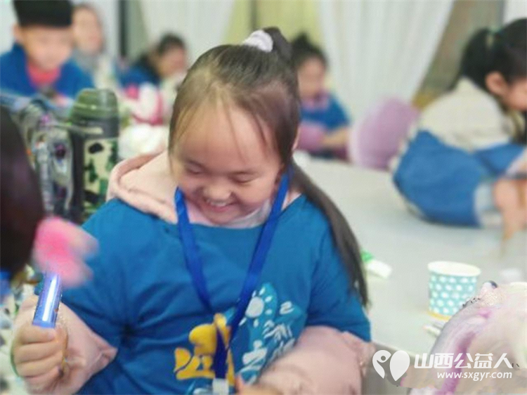 太原市儿童友好促进会儿童义工团的小志愿者们2026年元旦给环卫工人送上一杯暖暖的奶茶 - 第30张