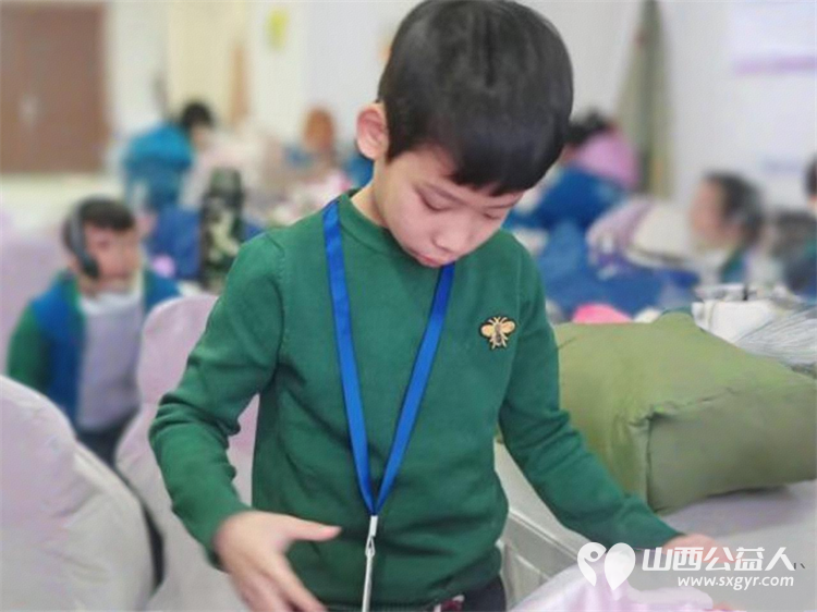 太原市儿童友好促进会儿童义工团的小志愿者们2026年元旦给环卫工人送上一杯暖暖的奶茶 - 第27张