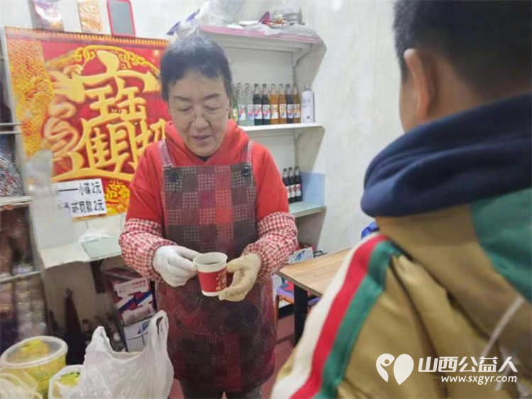 太原市儿童友好促进会儿童义工团的小志愿者们2026年元旦给环卫工人送上一杯暖暖的奶茶 - 第19张