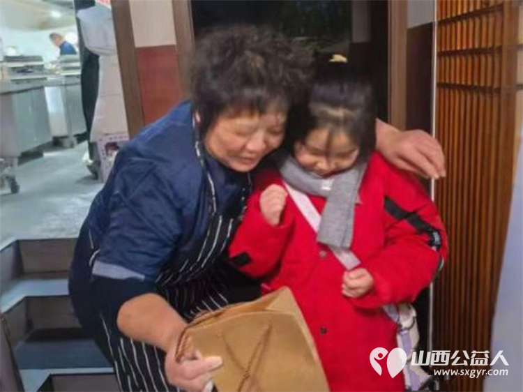 太原市儿童友好促进会儿童义工团的小志愿者们2026年元旦给环卫工人送上一杯暖暖的奶茶 - 第33张