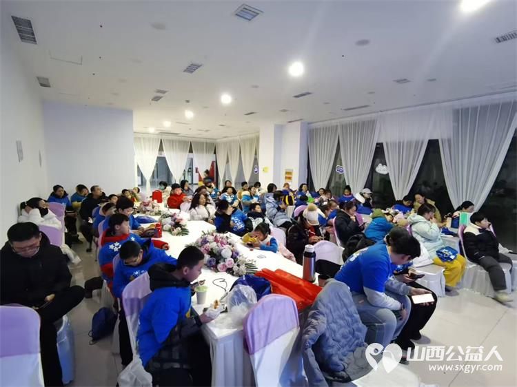 太原市儿童友好促进会儿童义工团的小志愿者们2026年元旦给环卫工人送上一杯暖暖的奶茶 - 第3张