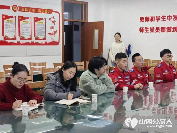 吕梁市中志协救援队用爱心收官2025！为家庭因病致贫的困境学子送去新年温暖选购了包含上衣裤子运动鞋的整套新衣物 - 第4张