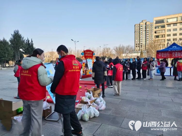 长治市阳光困境儿童帮扶协会组织志愿者参加常青街道志愿服务展示活动有防诈知识宣传急救知识讲解有义务理发有眼科与牙科义诊服务 - 第4张 - 山西公益人 长治市阳光困境儿童帮扶协会组织志愿者参加常青街道志愿服务展示活动有防诈知识宣传急救知识讲解有义务理发有眼科与牙科义诊服务 - 第4张
