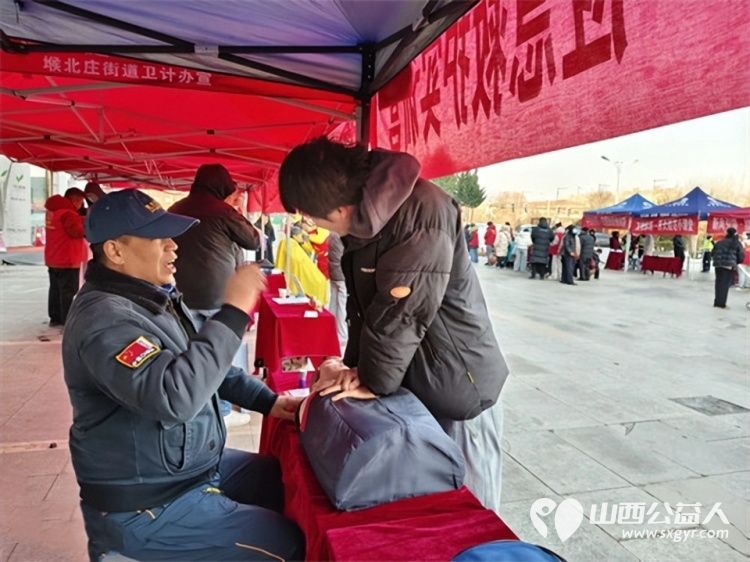 长治市阳光困境儿童帮扶协会组织志愿者参加常青街道志愿服务展示活动有防诈知识宣传急救知识讲解有义务理发有眼科与牙科义诊服务 - 第12张 - 山西公益人 长治市阳光困境儿童帮扶协会组织志愿者参加常青街道志愿服务展示活动有防诈知识宣传急救知识讲解有义务理发有眼科与牙科义诊服务 - 第12张