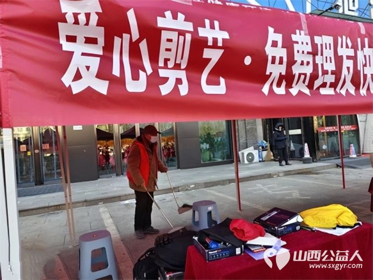 长治市阳光困境儿童帮扶协会组织志愿者参加常青街道志愿服务展示活动有防诈知识宣传急救知识讲解有义务理发有眼科与牙科义诊服务 - 第6张 - 山西公益人 长治市阳光困境儿童帮扶协会组织志愿者参加常青街道志愿服务展示活动有防诈知识宣传急救知识讲解有义务理发有眼科与牙科义诊服务 - 第6张