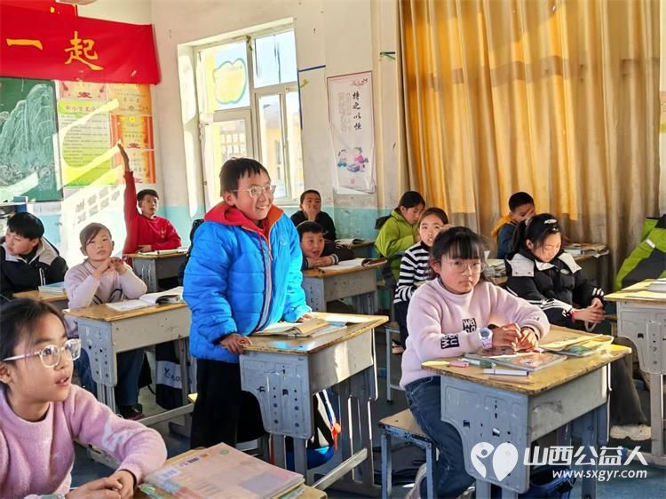 长治市善泽留守困境儿童救助协会组织志愿者宇老师郭老师杨老师等一行3人去沁县西关小学送课中 - 第6张