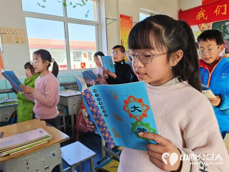 长治市善泽留守困境儿童救助协会组织志愿者宇老师郭老师杨老师等一行3人去沁县西关小学送课中 - 第9张