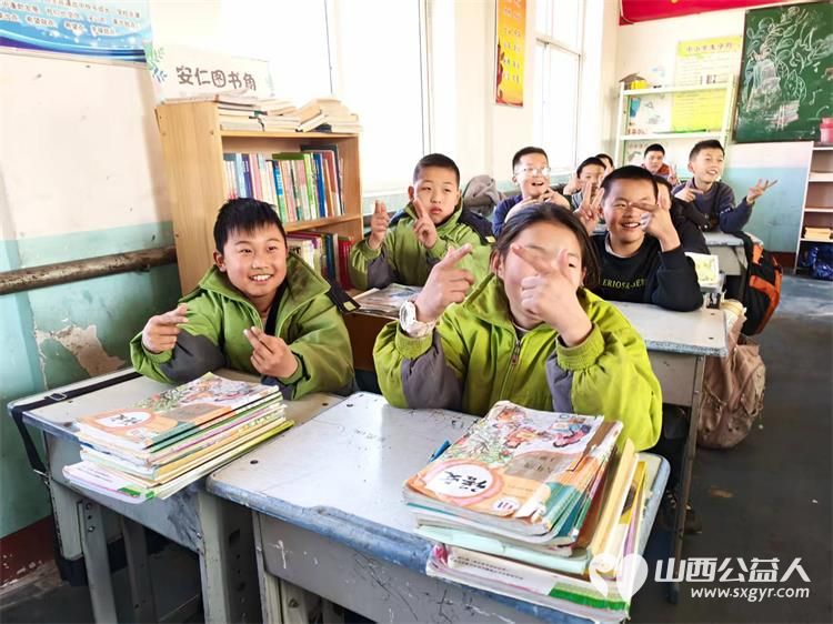 长治市善泽留守困境儿童救助协会组织志愿者宇老师郭老师杨老师等一行3人去沁县西关小学送课中 - 第11张