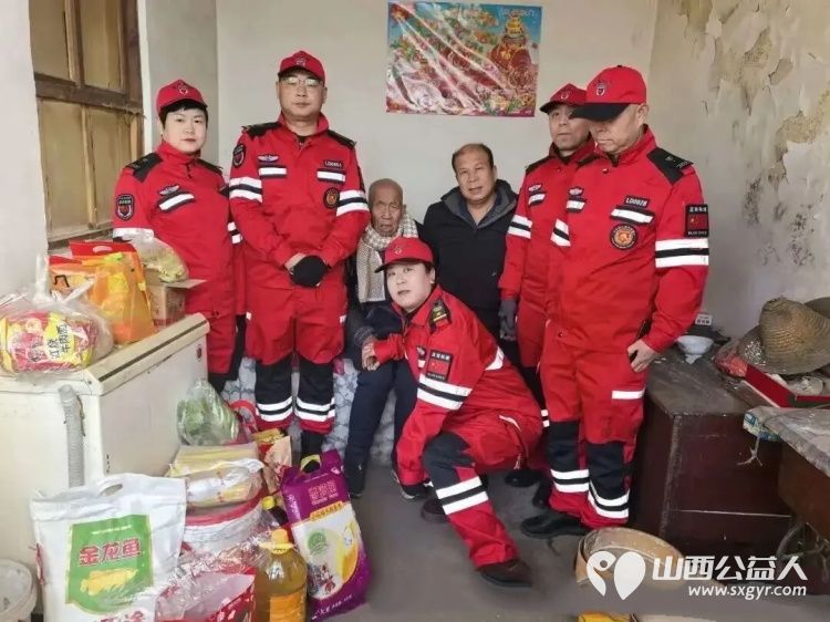 情系困难群众 忻州市忻府区蓝盾应急救援队团支部寒冬送暖给生活困难群众送去大米面粉食用油新鲜蔬菜肉类和鸡蛋等生活必需品 - 第2张