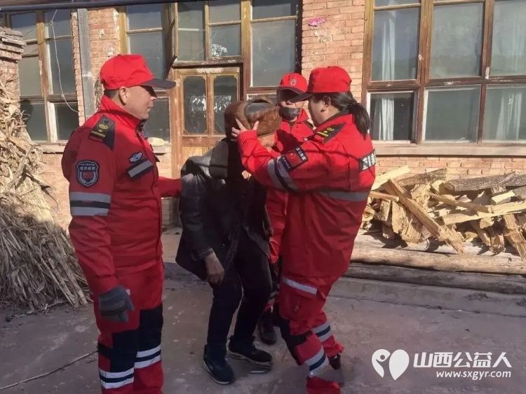 情系困难群众 忻州市忻府区蓝盾应急救援队团支部寒冬送暖给生活困难群众送去大米面粉食用油新鲜蔬菜肉类和鸡蛋等生活必需品 - 第3张