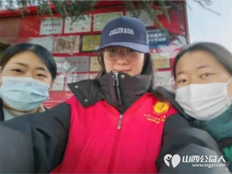 2025年12月阳泉义工联合会组织义工在北大街小学护学岗服务共同维护校园周边交通秩序守护着小学生的上学平安路 - 第14张