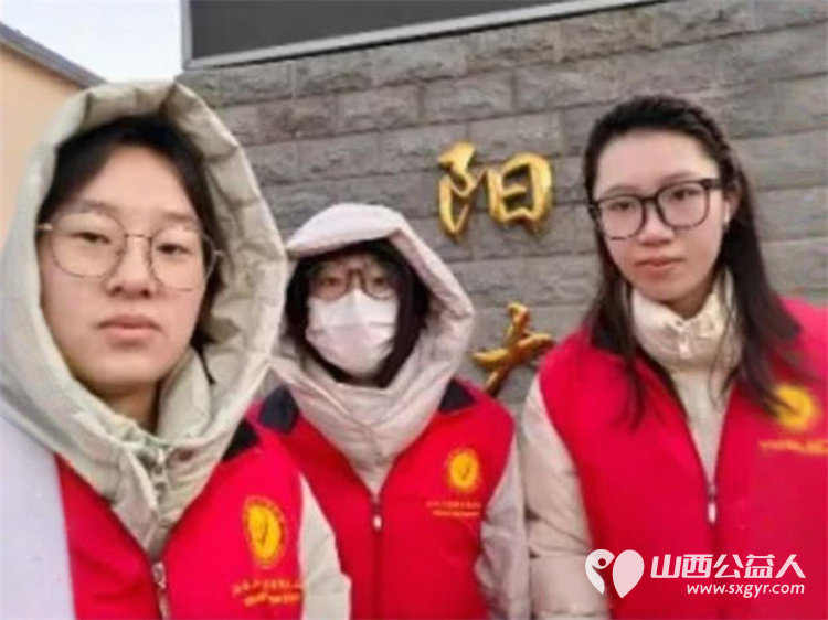 2025年12月阳泉义工联合会组织义工在北大街小学护学岗服务共同维护校园周边交通秩序守护着小学生的上学平安路 - 第6张