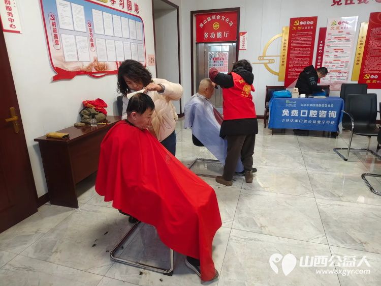 介休市敬老协会2026年1月10日敬老爱老助老活动组织志愿者走进绵山镇西靳屯村为60岁以上所有老人理发体检 - 第6张