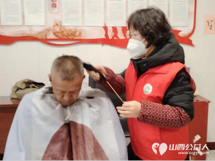 介休市敬老协会2026年1月10日敬老爱老助老活动组织志愿者走进绵山镇西靳屯村为60岁以上所有老人理发体检 - 第5张