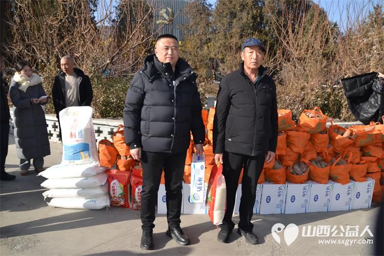 山西省黑龙江商会开展乡村振兴及助力消费扶贫公益慰问活动走访看望并慰问了五位贫困退役军人为他们送上了牛奶大米白面等生活物资 - 第5张