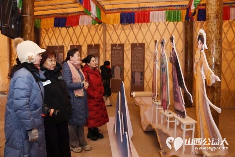 忻州市五台山书画院书画家们赴偏关老牛湾开展文化采风暨赠联送福活动为当地百姓与四方游客奉上浓浓新春祝福 - 第8张