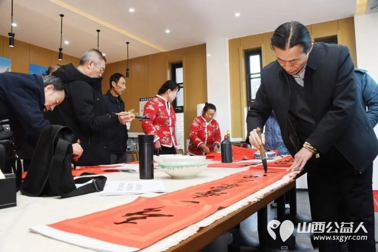 忻州市五台山书画院书画家们赴偏关老牛湾开展文化采风暨赠联送福活动为当地百姓与四方游客奉上浓浓新春祝福 - 第16张