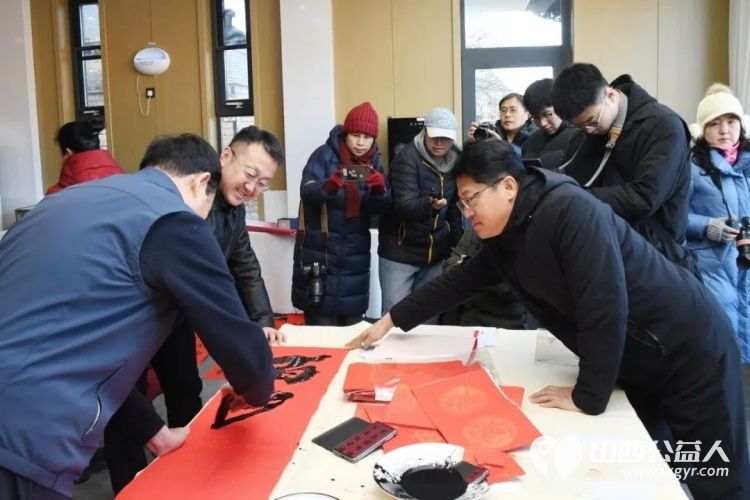忻州市五台山书画院书画家们赴偏关老牛湾开展文化采风暨赠联送福活动为当地百姓与四方游客奉上浓浓新春祝福 - 第27张