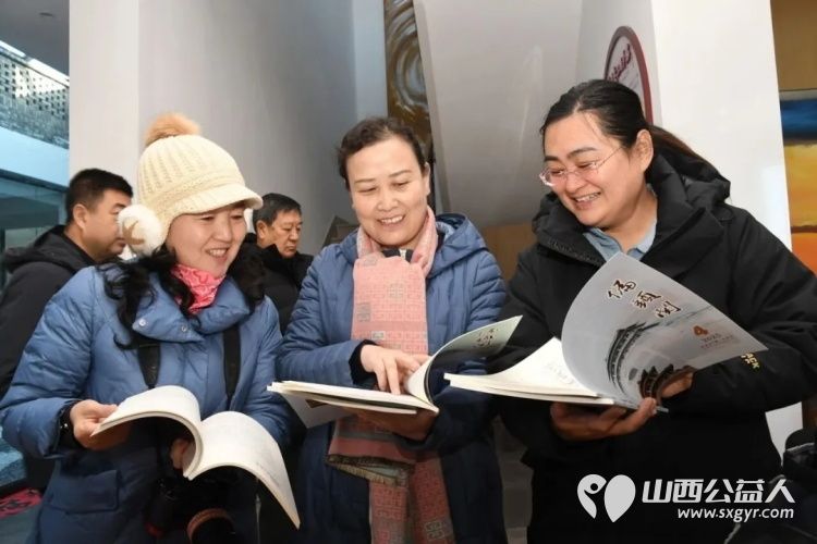 忻州市五台山书画院书画家们赴偏关老牛湾开展文化采风暨赠联送福活动为当地百姓与四方游客奉上浓浓新春祝福 - 第18张