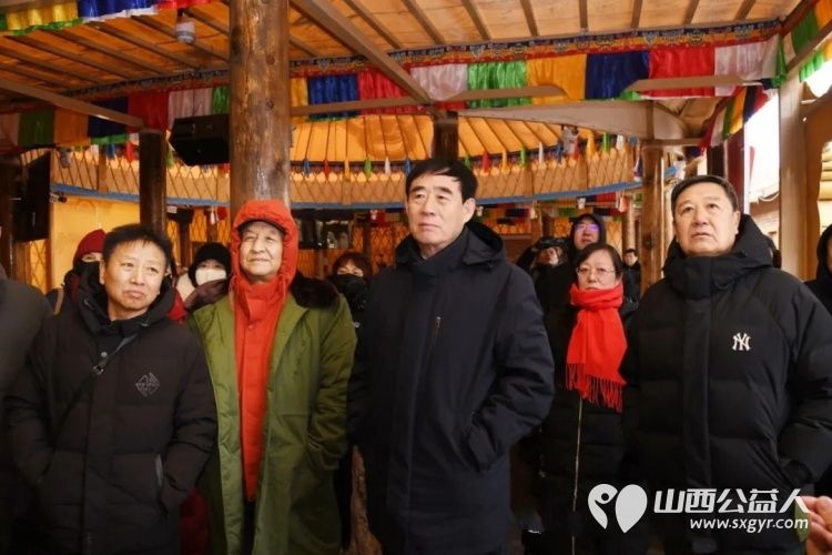 忻州市五台山书画院书画家们赴偏关老牛湾开展文化采风暨赠联送福活动为当地百姓与四方游客奉上浓浓新春祝福 - 第4张