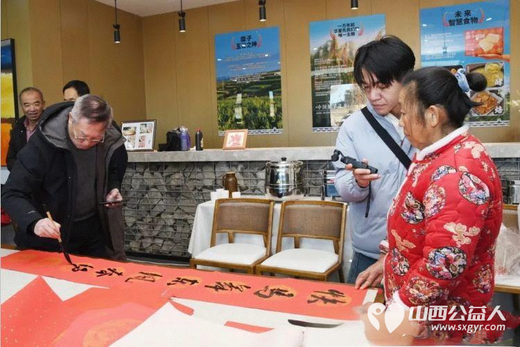 忻州市五台山书画院书画家们赴偏关老牛湾开展文化采风暨赠联送福活动为当地百姓与四方游客奉上浓浓新春祝福 - 第14张