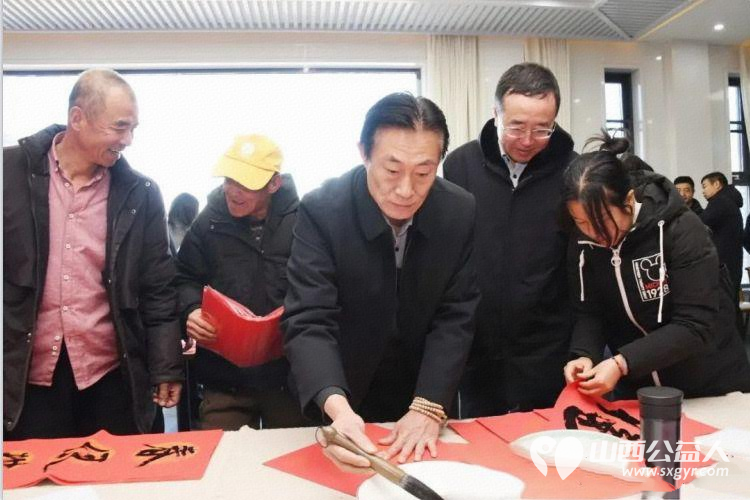 忻州市五台山书画院书画家们赴偏关老牛湾开展文化采风暨赠联送福活动为当地百姓与四方游客奉上浓浓新春祝福 - 第9张