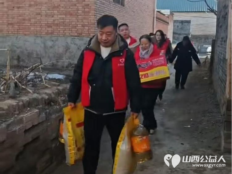 长治圆梦公益协会爱心志愿者来到长治市长子县西北城村为残疾老人和五保户送去米面油面片方便面卫生纸等生活物资 - 第8张