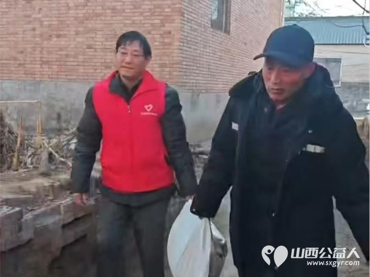 长治圆梦公益协会爱心志愿者来到长治市长子县西北城村为残疾老人和五保户送去米面油面片方便面卫生纸等生活物资 - 第9张