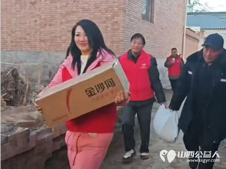 长治圆梦公益协会爱心志愿者来到长治市长子县西北城村为残疾老人和五保户送去米面油面片方便面卫生纸等生活物资 - 第6张