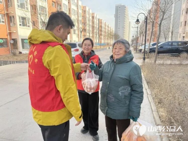 情暖空巢老人志愿关爱暖人心 原平市吉祥街道沙河桥社区组织工作人员与志愿者开展空巢老人关爱服务活动 - 第2张