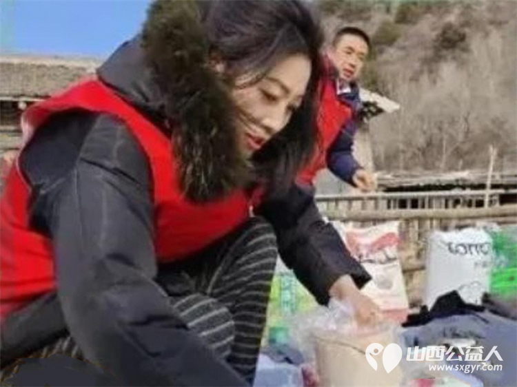 情暖寒冬爱驻心间----忻州市爱心公益协会走进五台山台怀镇白头庵村慰问五保户张贵林老人送上米面粮油爱心物资一应俱全 - 第17张 - 山西公益人 情暖寒冬爱驻心间----忻州市爱心公益协会走进五台山台怀镇白头庵村慰问五保户张贵林老人送上米面粮油爱心物资一应俱全 - 第17张