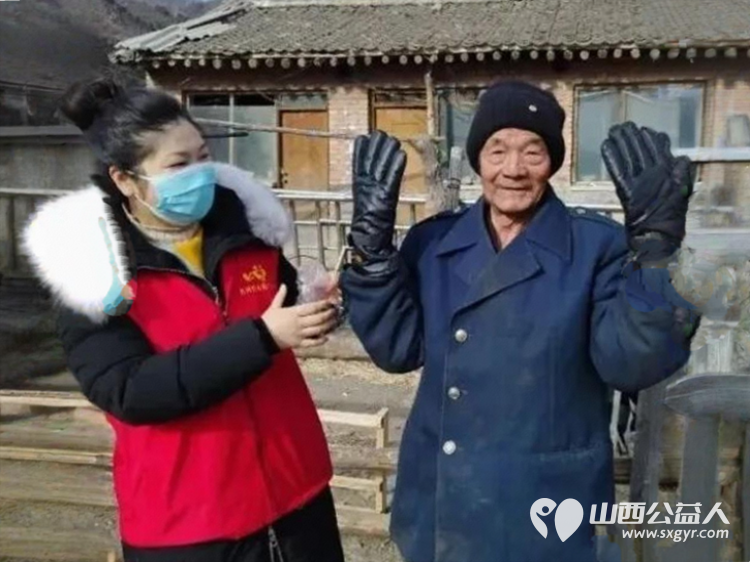 情暖寒冬爱驻心间----忻州市爱心公益协会走进五台山台怀镇白头庵村慰问五保户张贵林老人送上米面粮油爱心物资一应俱全 - 第6张 - 山西公益人 情暖寒冬爱驻心间----忻州市爱心公益协会走进五台山台怀镇白头庵村慰问五保户张贵林老人送上米面粮油爱心物资一应俱全 - 第6张