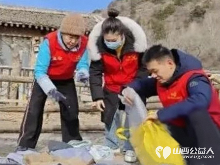 情暖寒冬爱驻心间----忻州市爱心公益协会走进五台山台怀镇白头庵村慰问五保户张贵林老人送上米面粮油爱心物资一应俱全 - 第18张 - 山西公益人 情暖寒冬爱驻心间----忻州市爱心公益协会走进五台山台怀镇白头庵村慰问五保户张贵林老人送上米面粮油爱心物资一应俱全 - 第18张