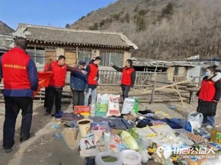 情暖寒冬爱驻心间----忻州市爱心公益协会走进五台山台怀镇白头庵村慰问五保户张贵林老人送上米面粮油爱心物资一应俱全 - 第3张 - 山西公益人 情暖寒冬爱驻心间----忻州市爱心公益协会走进五台山台怀镇白头庵村慰问五保户张贵林老人送上米面粮油爱心物资一应俱全 - 第3张