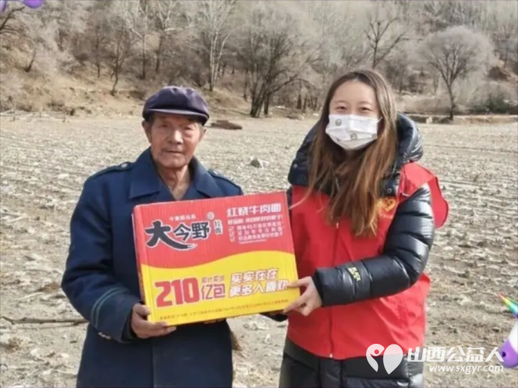 情暖寒冬爱驻心间----忻州市爱心公益协会走进五台山台怀镇白头庵村慰问五保户张贵林老人送上米面粮油爱心物资一应俱全 - 第14张 - 山西公益人 情暖寒冬爱驻心间----忻州市爱心公益协会走进五台山台怀镇白头庵村慰问五保户张贵林老人送上米面粮油爱心物资一应俱全 - 第14张