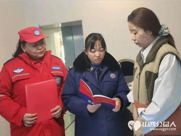 吕梁市中志协救援队联合离石区消防队开展入户进店消防宣传筑牢冬季安全防线让消防知识融入居民日常生活 - 第4张 - 山西公益人 吕梁市中志协救援队联合离石区消防队开展入户进店消防宣传筑牢冬季安全防线让消防知识融入居民日常生活 - 第4张