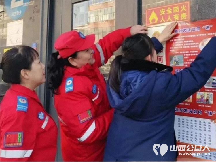 吕梁市中志协救援队联合离石区消防队开展入户进店消防宣传筑牢冬季安全防线让消防知识融入居民日常生活 - 第2张 - 山西公益人 吕梁市中志协救援队联合离石区消防队开展入户进店消防宣传筑牢冬季安全防线让消防知识融入居民日常生活 - 第2张