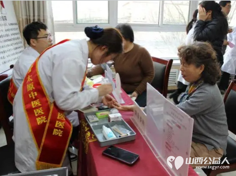 太原市平阳路街道滨东社区与北京同仁堂太原中医医院联合举办 爱眼护康守护居民光明视界 公益活动将实实在在的关爱送到了居民心中 - 第3张