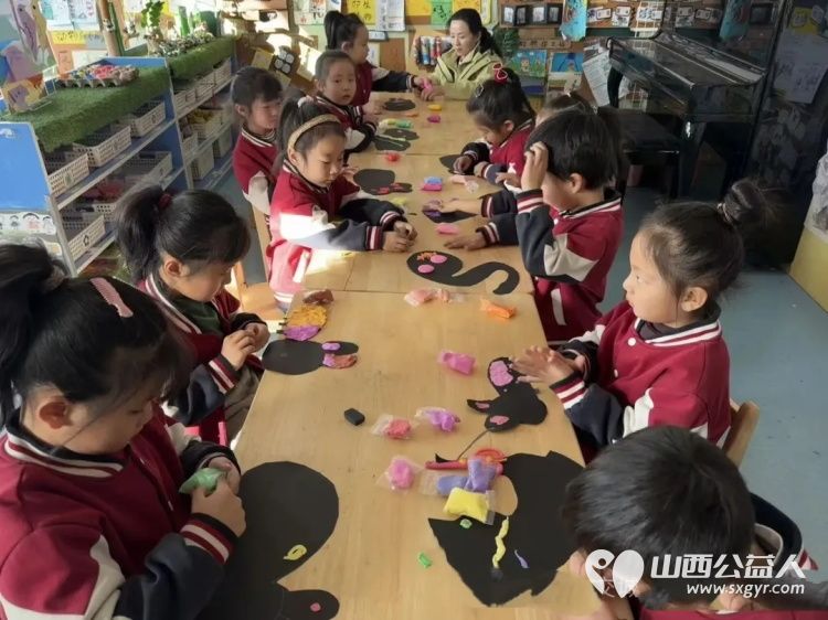 公益润童心非遗伴成长----交城县顺风公益协会西街社区儿童服务站走进梁家庄幼儿园和孩子们共同开启了一场充满童趣与创意的文化探索之旅 - 第5张